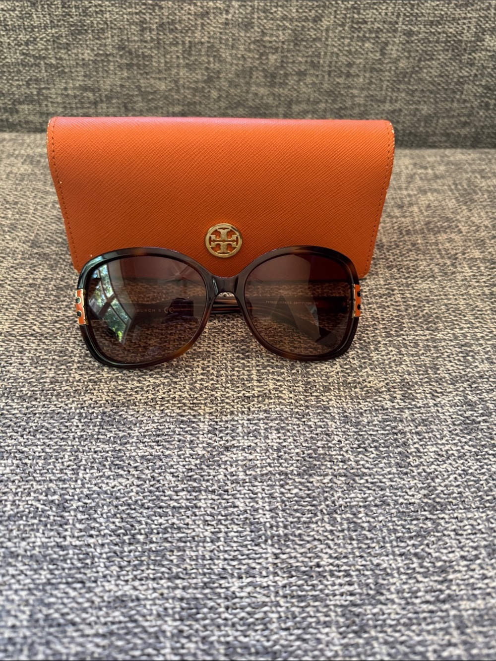 Tory Burch Brown Gradient Sunglasses with Orange Logo Case - Picture 2 of 6